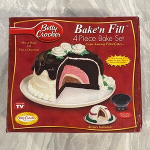 Betty Crocker Bake'n Fill 4 Piece Cake Pan Set with Recipe Book And Box Vintage